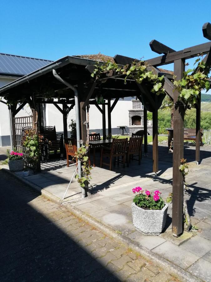 Weingut Licht-Stadtfeld Brauneberg Bagian luar foto