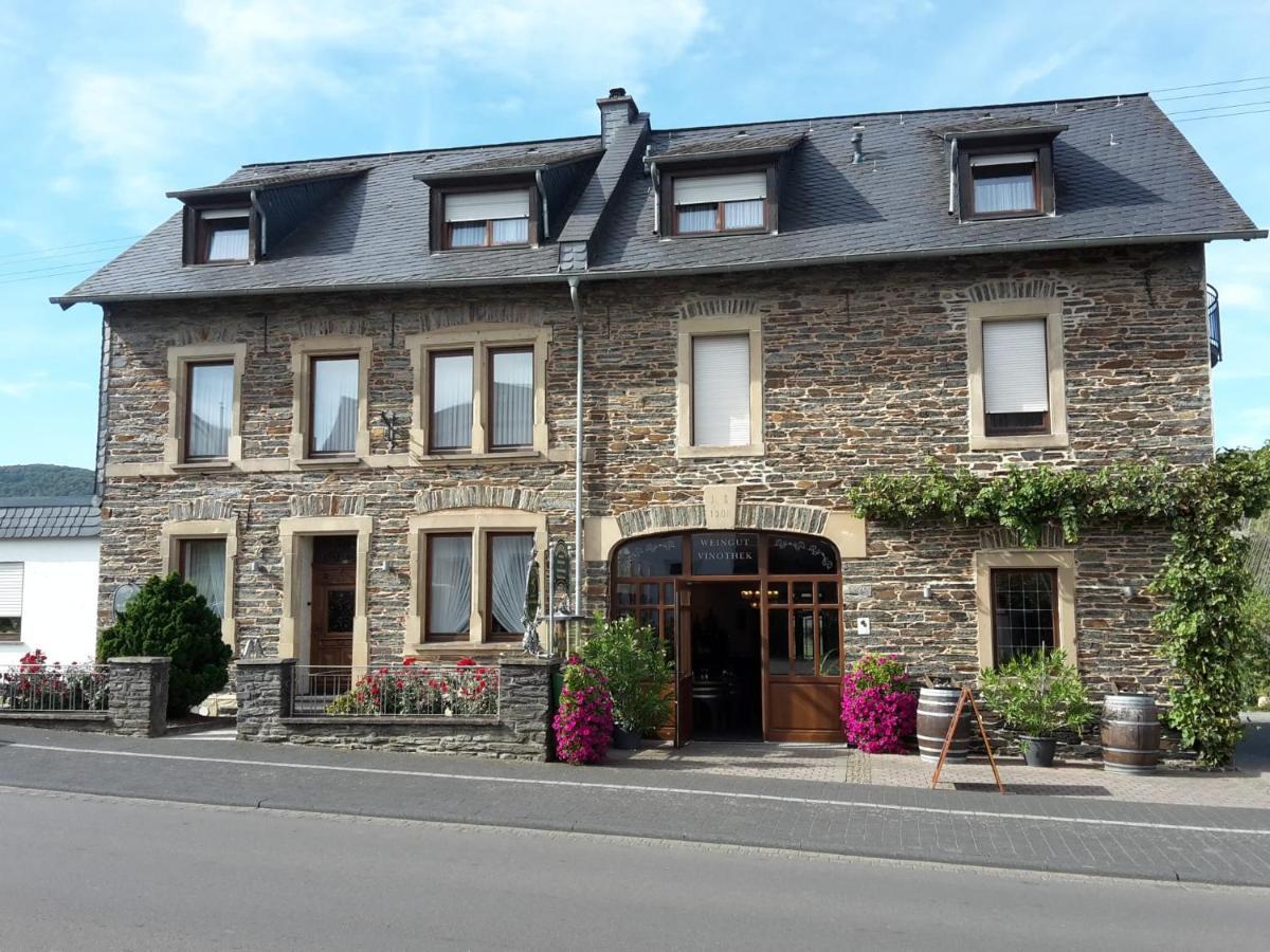 Weingut Licht-Stadtfeld Brauneberg Bagian luar foto