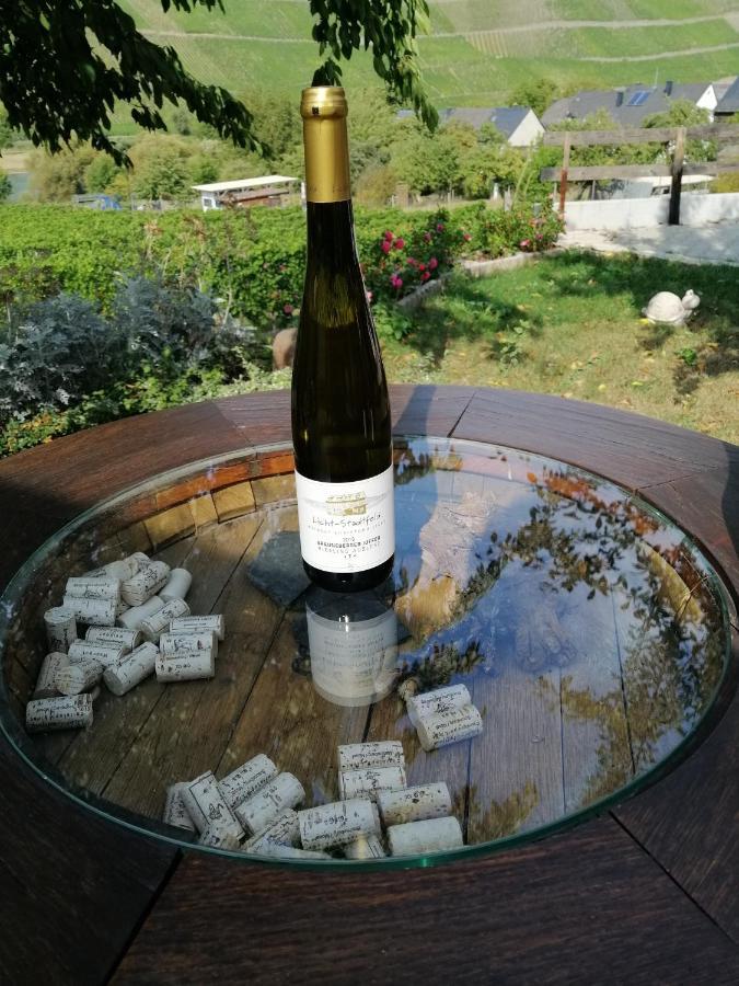 Weingut Licht-Stadtfeld Brauneberg Bagian luar foto