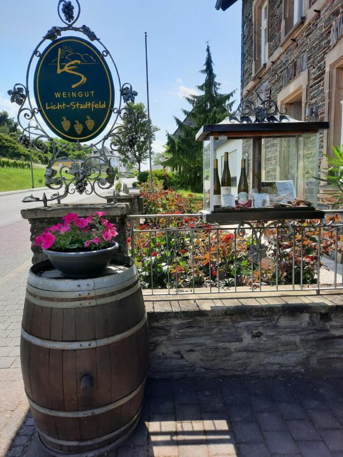 Weingut Licht-Stadtfeld Brauneberg Bagian luar foto